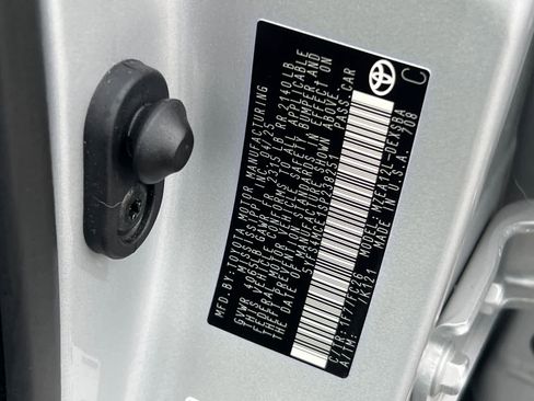 Certified 2025 Toyota Corolla SE image 30