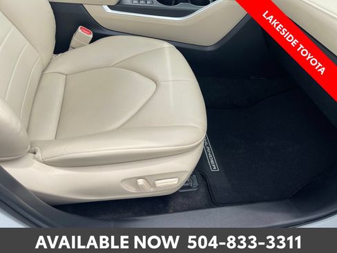 Certified 2024 Toyota Highlander XLE FWD image 18
