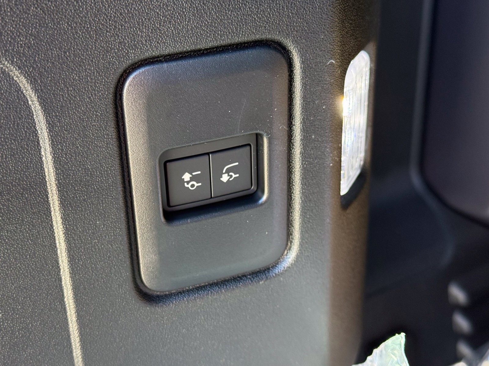 New 2026 Land Rover Defender 110 X-Dynamic SE AWD/4WD image 45