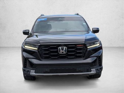 Certified 2024 Honda Pilot TrailSport image 2