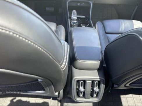 Used 2024 Volvo XC40 B5 Plus w/ Climate Package AWD/4WD image 10
