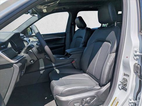 New 2026 Jeep Grand Cherokee L Limited AWD/4WD image 4