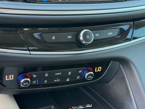 Used 2024 Buick Enclave Avenir w/ Avenir Technology Package AWD/4WD image 28
