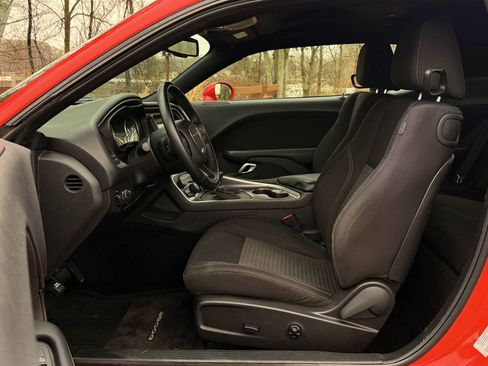 Used 2015 Dodge Challenger SXT RWD image 10