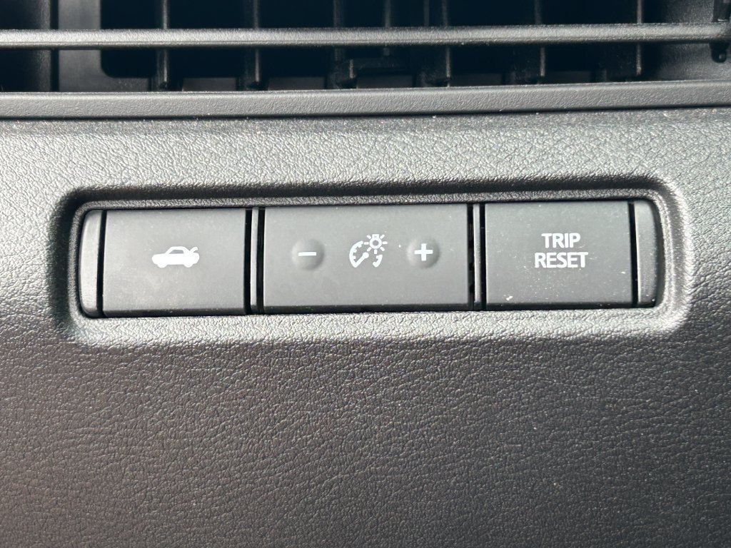Used 2025 Nissan Altima 2.5 SV FWD image 21
