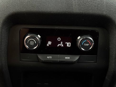 Used 2025 Chevrolet Traverse LT AWD/4WD image 38