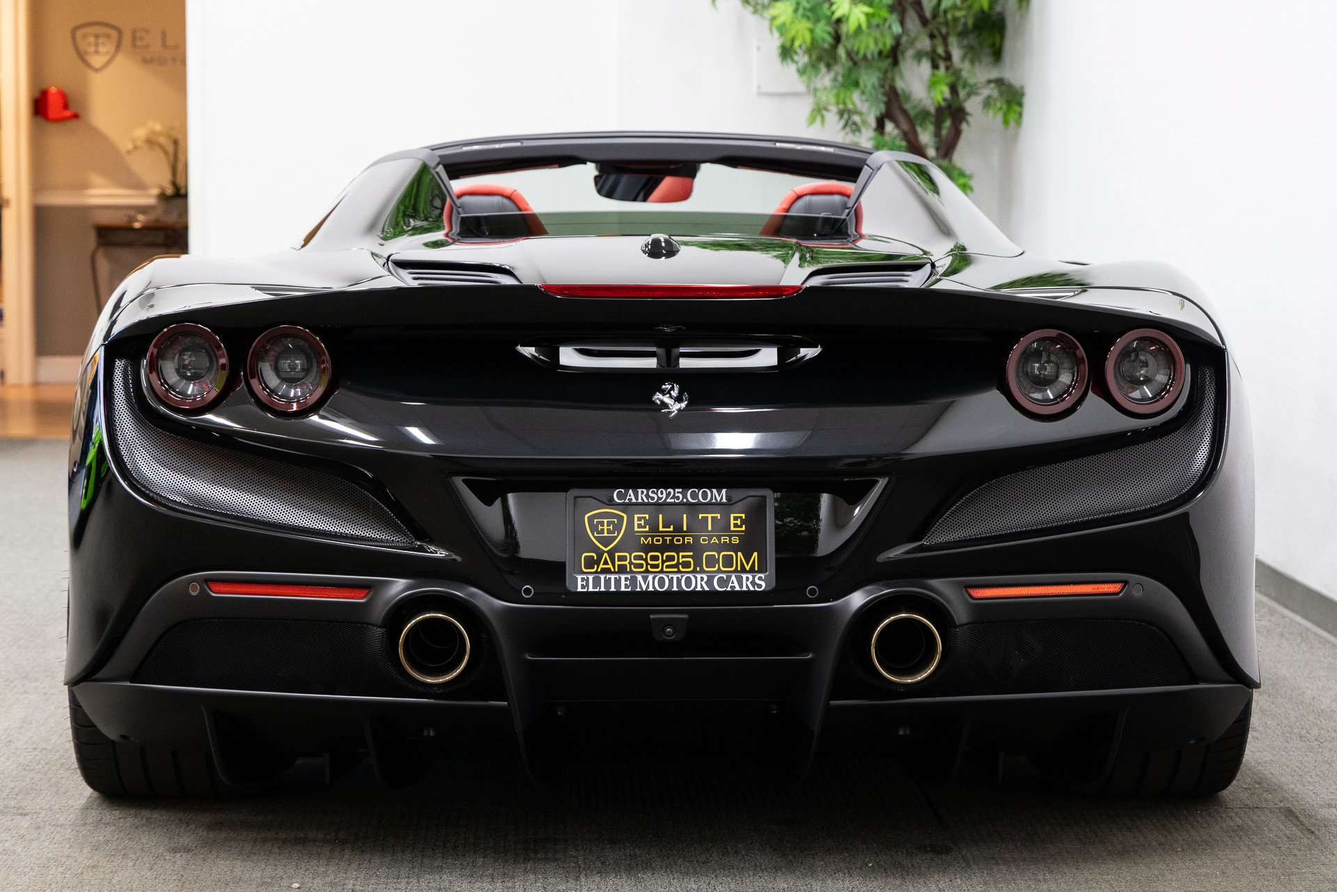 Used 2021 Ferrari F8 Tributo RWD image 4