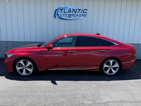 Used 2018 Honda Accord Touring image 2