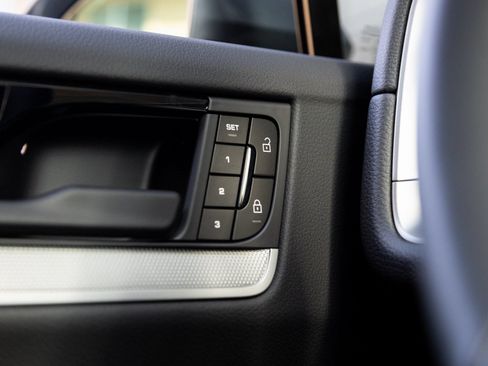 Certified 2026 Porsche Cayenne AWD/4WD image 19