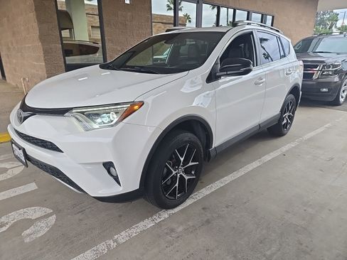 Used 2018 Toyota RAV4 SE image 8