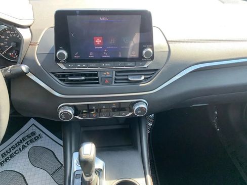 Used 2022 Nissan Altima 2.5 SR FWD image 12