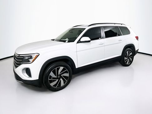 Used 2024 Volkswagen Atlas SE image 3