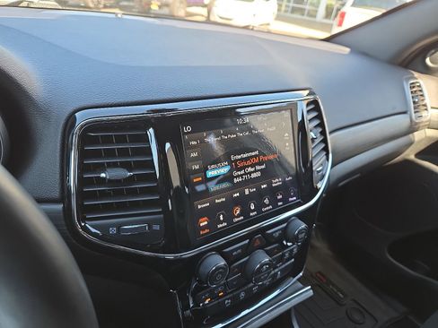 Used 2019 Jeep Grand Cherokee Altitude image 16