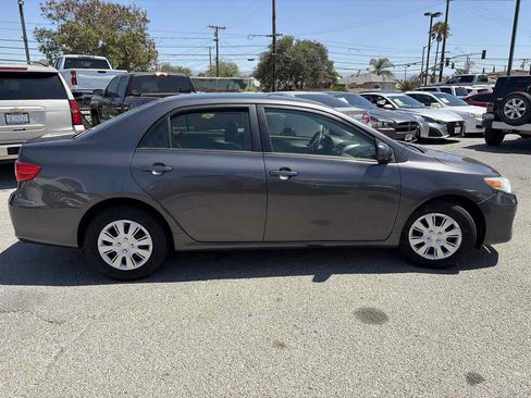 Used 2011 Toyota Corolla LE FWD image 4
