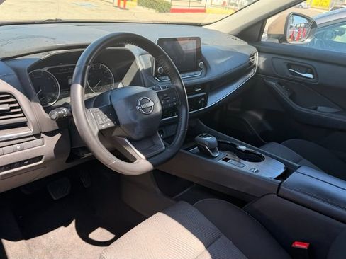 Used 2025 Nissan Rogue SV FWD image 5