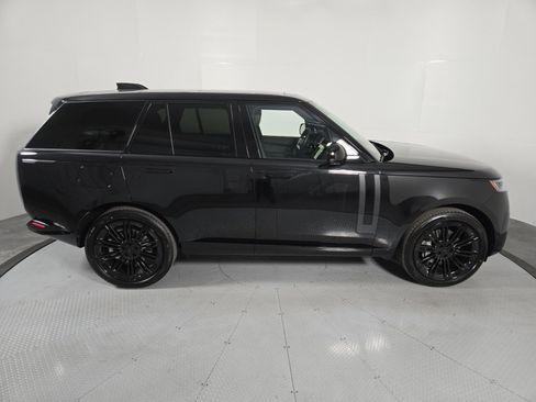 New 2026 Land Rover Range Rover SE image 6