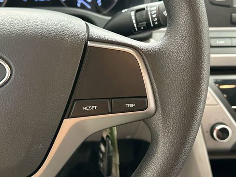 Used 2017 Hyundai Elantra SE FWD image 8