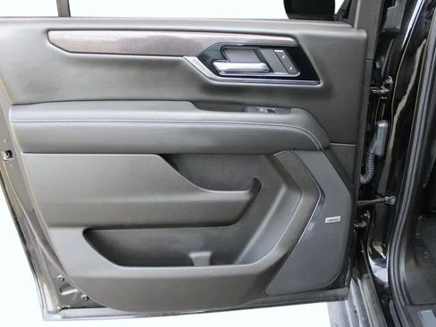 Used 2025 GMC Yukon XL Elevation image 23