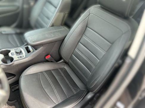 Used 2024 GMC Terrain Denali w/ Black Diamond Edition image 15