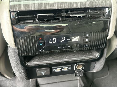 Used 2022 Jeep Wagoneer Series III w/ Premium Group I image 44