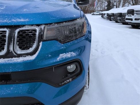 Used 2024 Jeep Compass Latitude w/ Convenience Group image 9