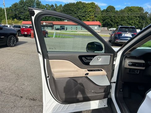 Used 2020 Lincoln Aviator Reserve w/ Equipment Group 202A AWD/4WD image 15