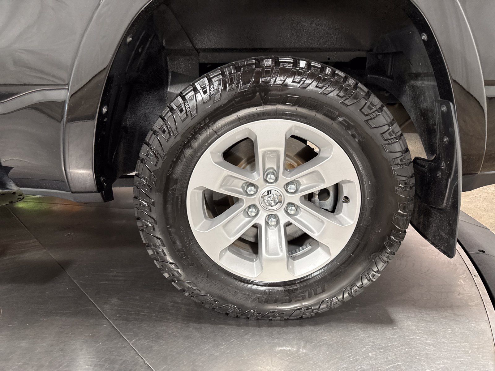 Used 2021 RAM 1500 Laramie AWD/4WD image 12