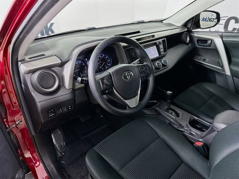 Used 2018 Toyota RAV4 LE image 10