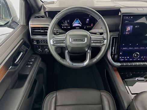 Used 2025 GMC Yukon XL Denali AWD/4WD image 16