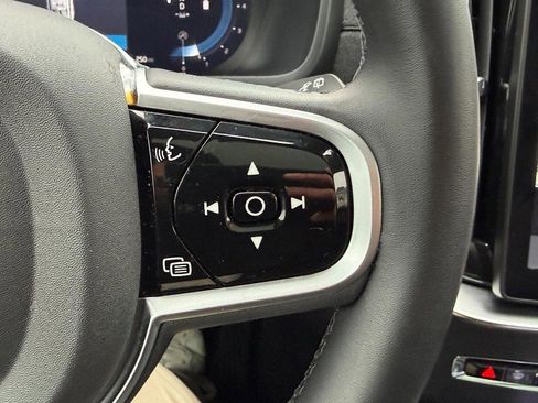 Used 2025 Volvo XC90 B6 Plus image 19