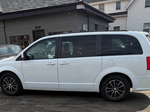 Used 2018 Dodge Grand Caravan GT FWD image 18