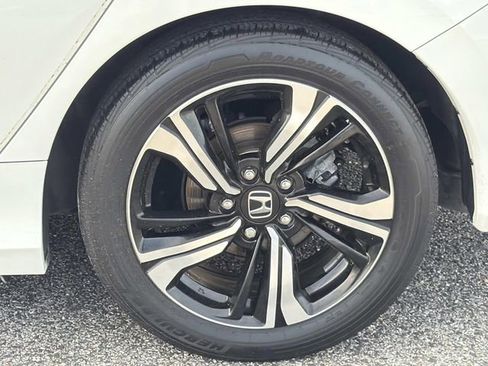 Used 2018 Honda Civic Touring image 12