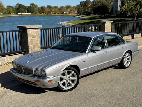 Used 2002 Jaguar XJ8 image 18