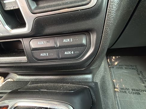 Certified 2025 Jeep Gladiator Sport AWD/4WD image 28