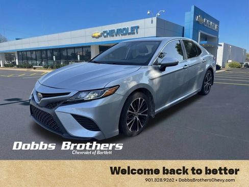 Used 2020 Toyota Camry SE FWD image 3