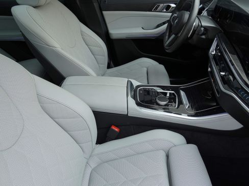 Used 2026 BMW X5 sDrive40i w/ M Sport Package RWD image 9