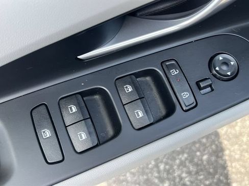 Certified 2025 Hyundai Elantra Limited FWD image 35
