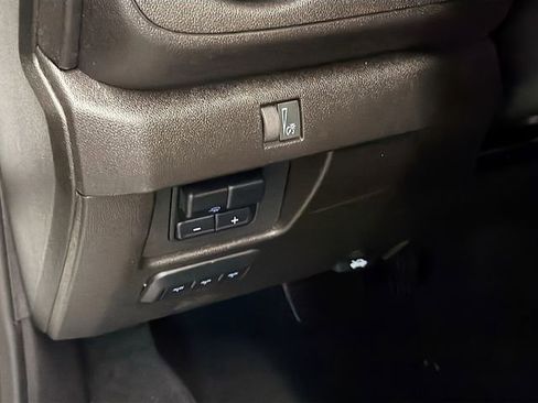 Used 2025 Chevrolet Colorado Trail Boss w/ Midnight Edition image 8