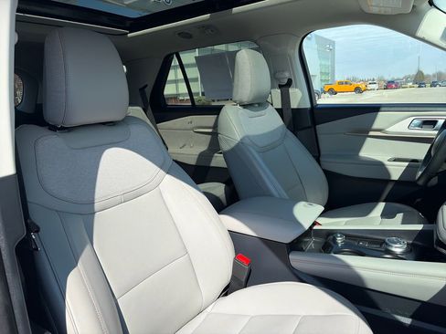 Used 2025 Ford Explorer Active w/ Active Comfort Package image 14