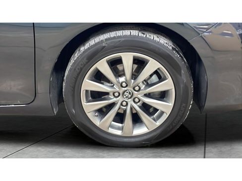 Used 2016 Toyota Camry XLE image 19