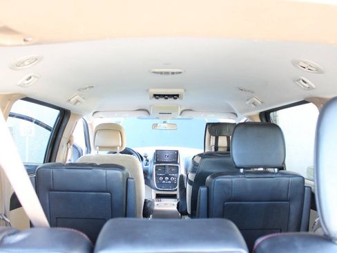 Used 2016 Dodge Grand Caravan SXT FWD image 28