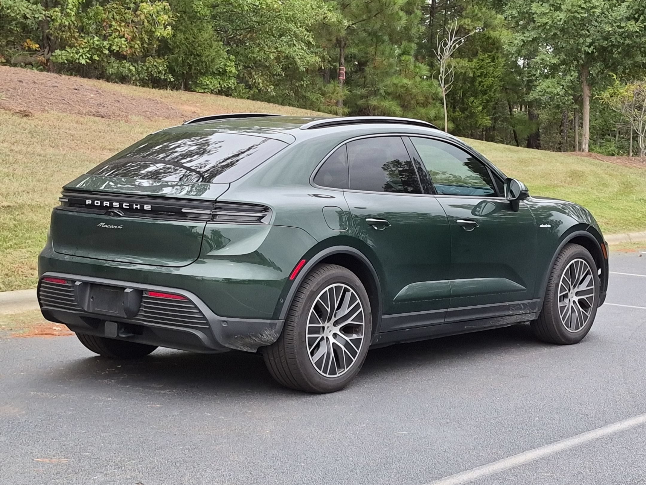 Certified 2026 Porsche Macan 4 Electric AWD/4WD image 23