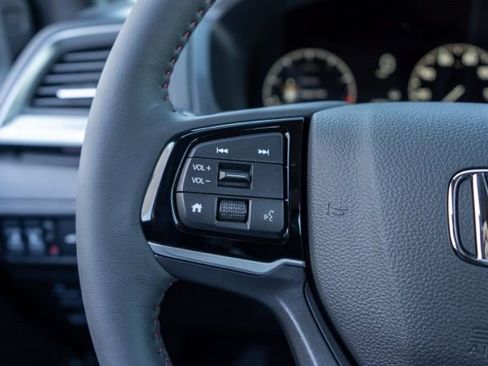 Used 2023 Honda Odyssey Elite image 22