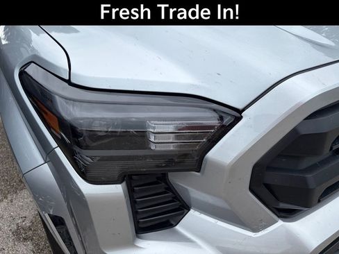 Used 2025 Toyota Tacoma SR5 AWD/4WD image 5