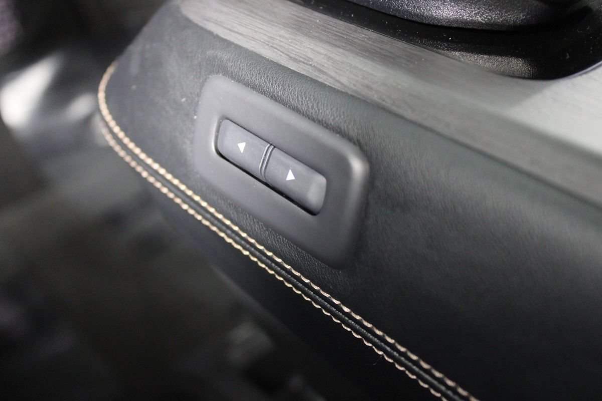 Used 2024 Nissan Ariya FWD image 20