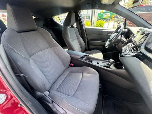 Used 2018 Toyota C-HR XLE FWD image 25
