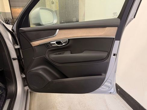 Used 2025 Volvo XC90 B6 Plus image 27