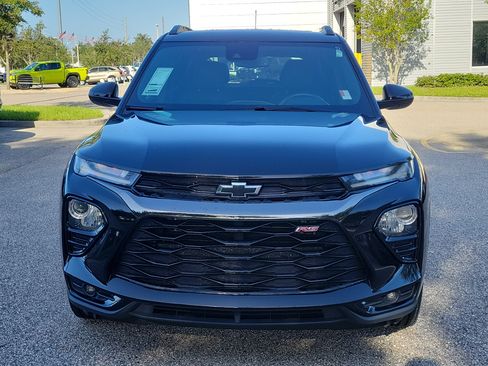 Used 2023 Chevrolet TrailBlazer RS w/ Sun and Liftgate Package FWD image 2