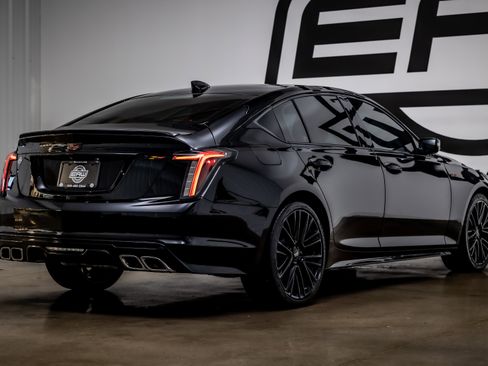 Used 2024 Cadillac CT5 V w/ LPO, ONYX Package image 32