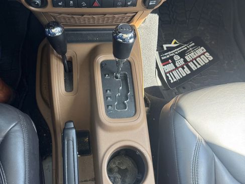 Used 2014 Jeep Wrangler Unlimited Sahara w/ Connectivity Group AWD/4WD image 12